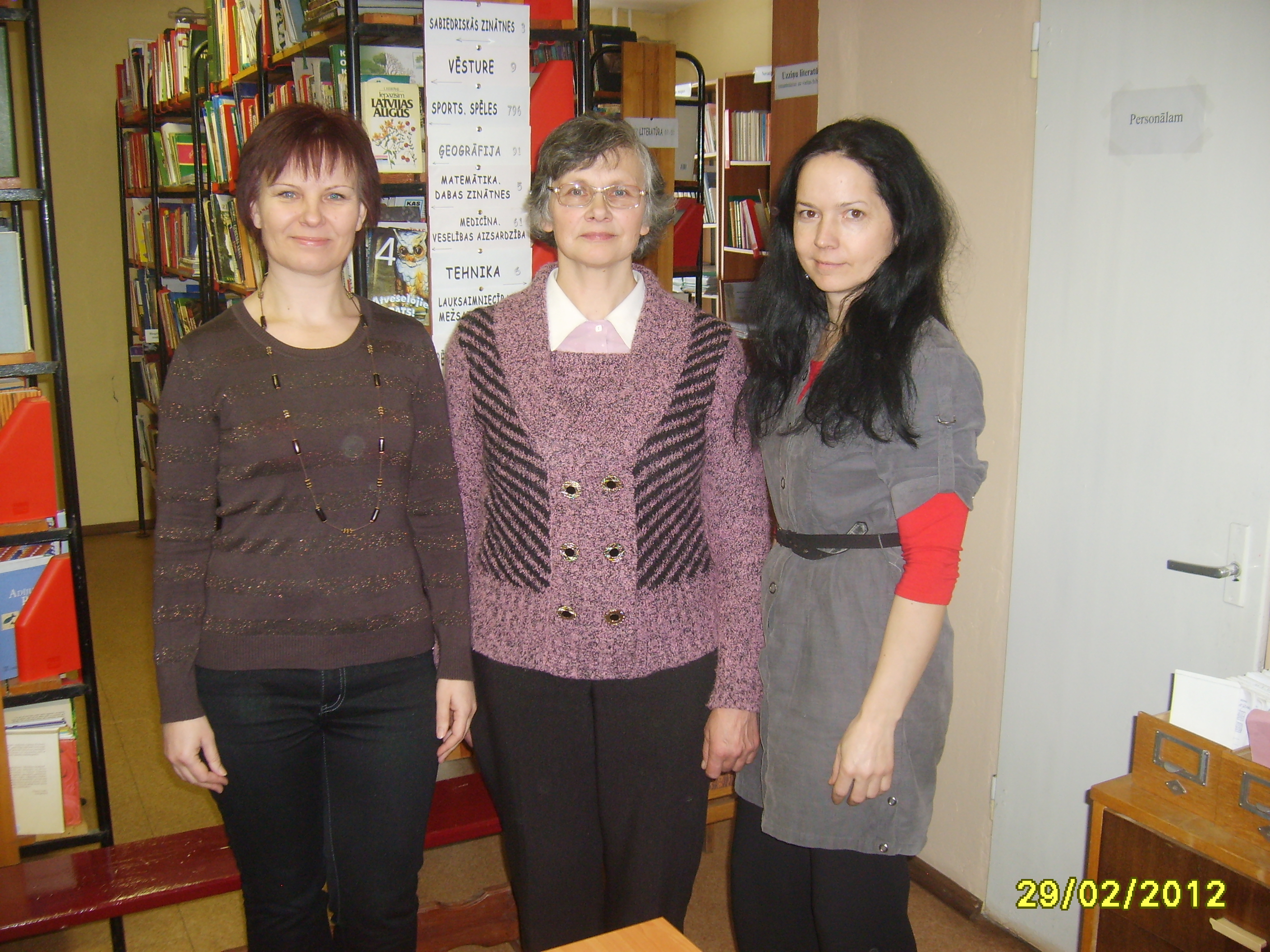 Žūrijas darba grupa: skolotāja L.Kokoreviča,
 darba vadītāja A. Griestiņa un pagasta kultūras darba organizatore A. Kriviša